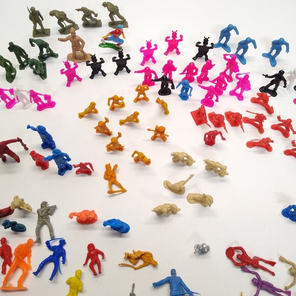 Toy Figurines Vintage Astronauts, Divers, People, Fantasy Mixed Approx 125 pcs - Picture 3 of 14